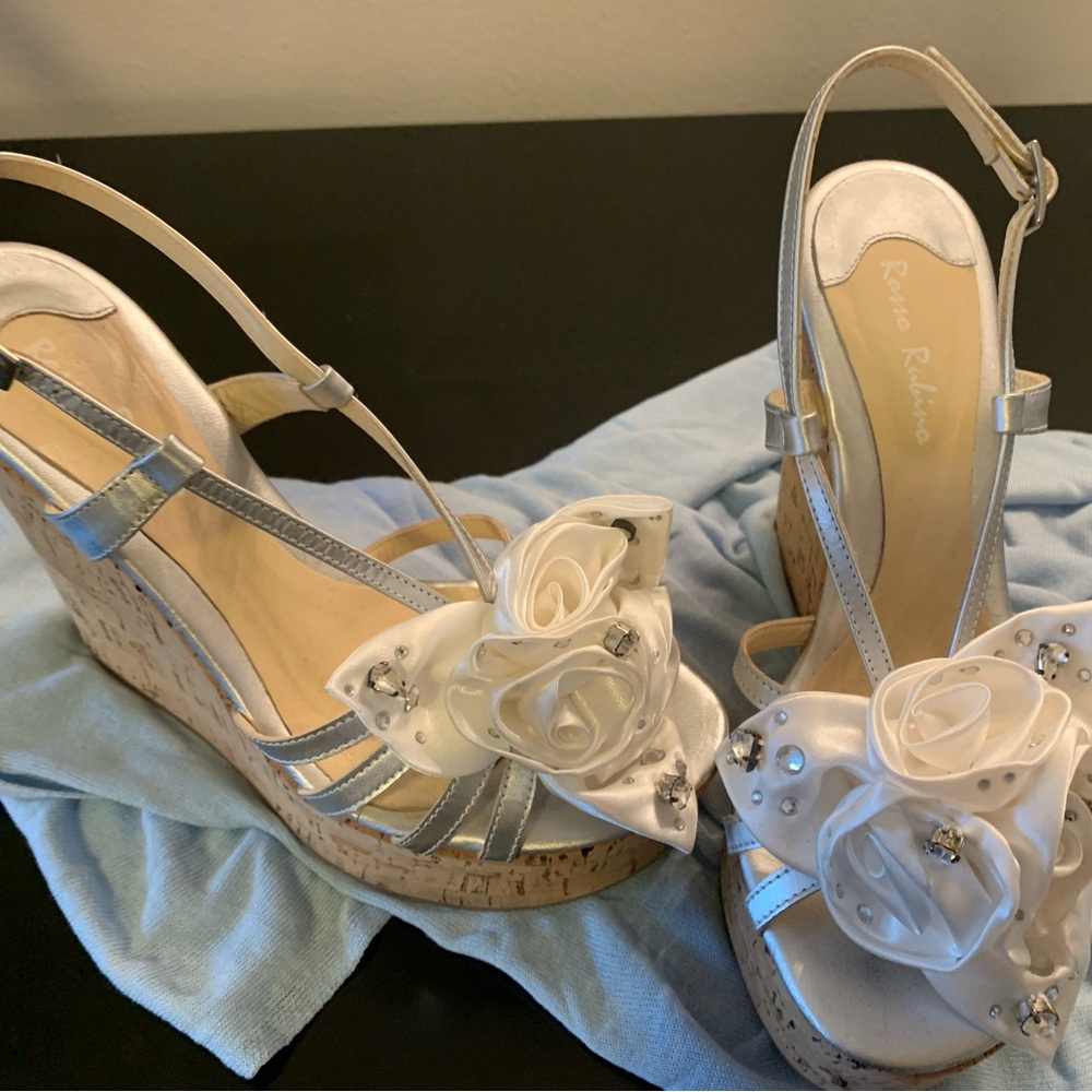 Perfect for a bride.Or graduation Lovely Wedges
